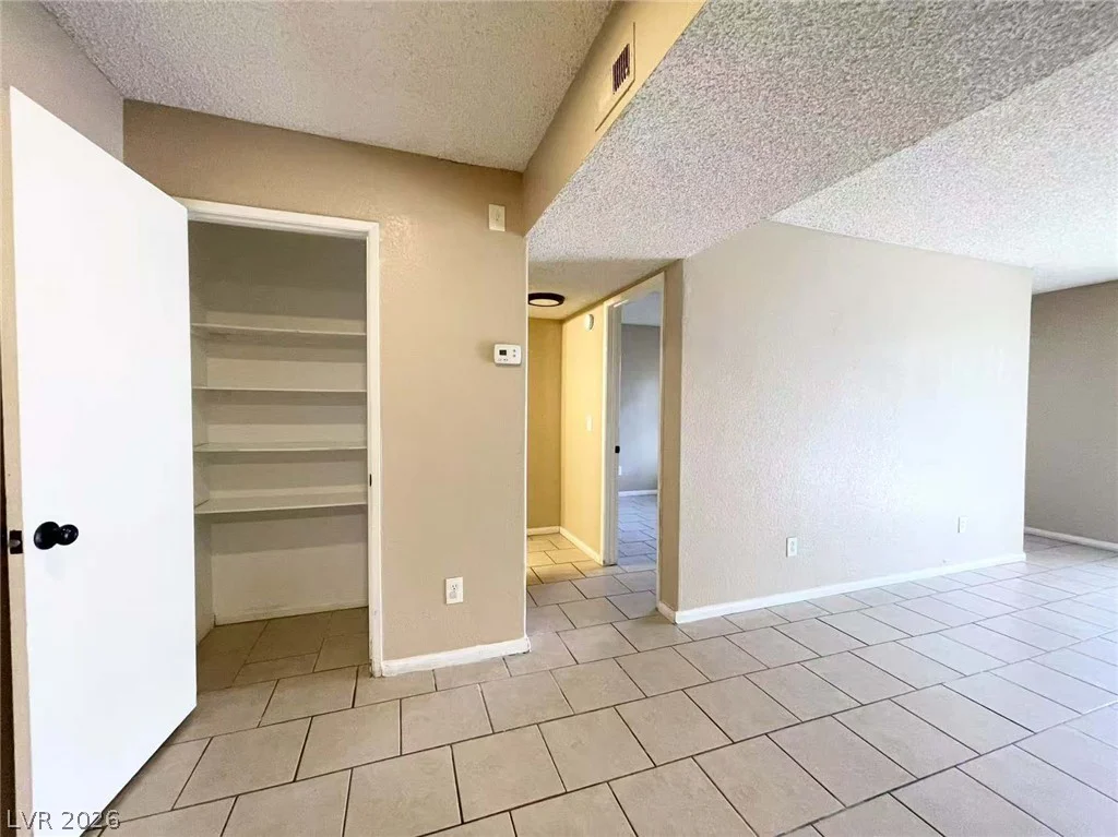 5260 Mission Monterey, Las Vegas, NV 89107