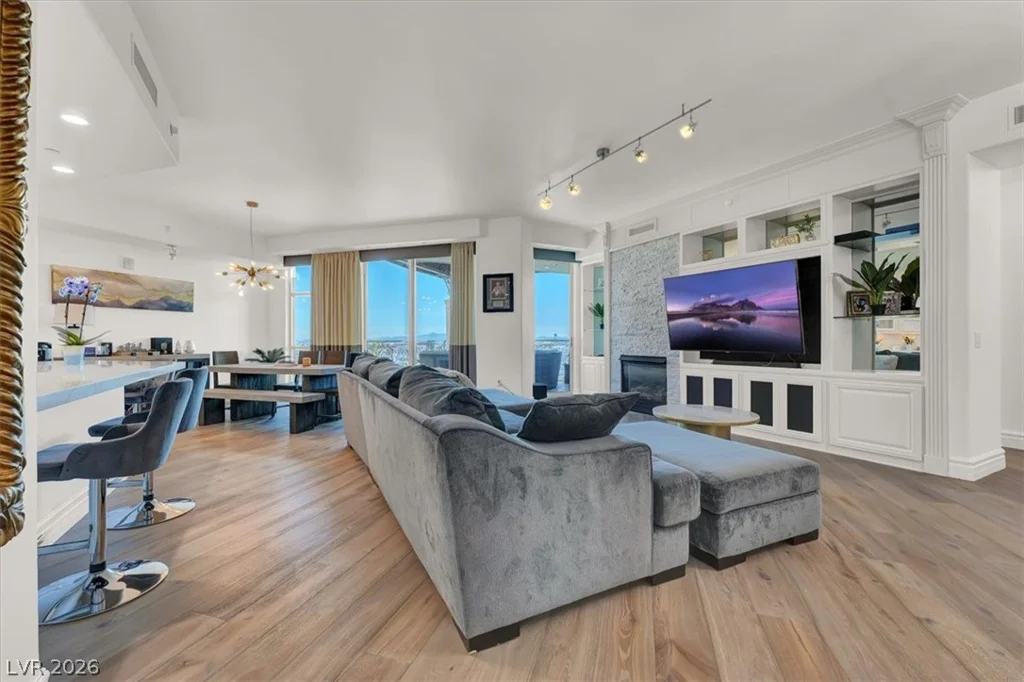 9101 Alta, Las Vegas, NV 89145