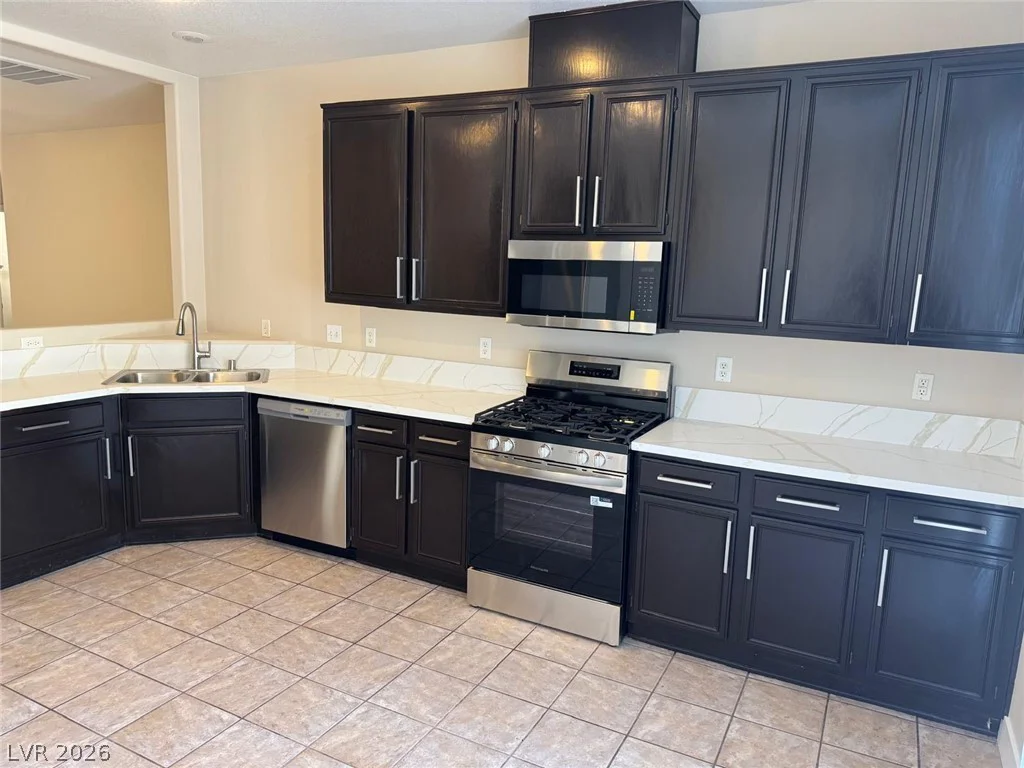 3962 Coyote Ridge, Las Vegas, NV 89129