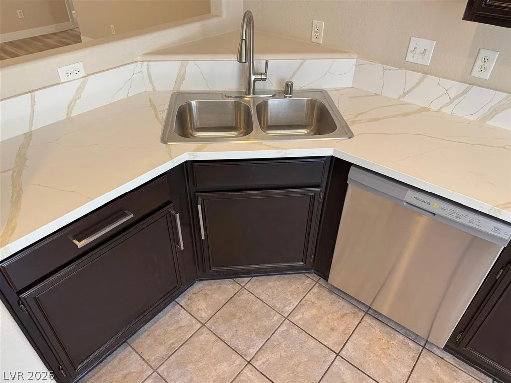 3962 Coyote Ridge, Las Vegas, NV 89129