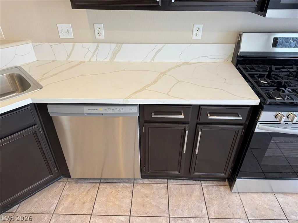 3962 Coyote Ridge, Las Vegas, NV 89129