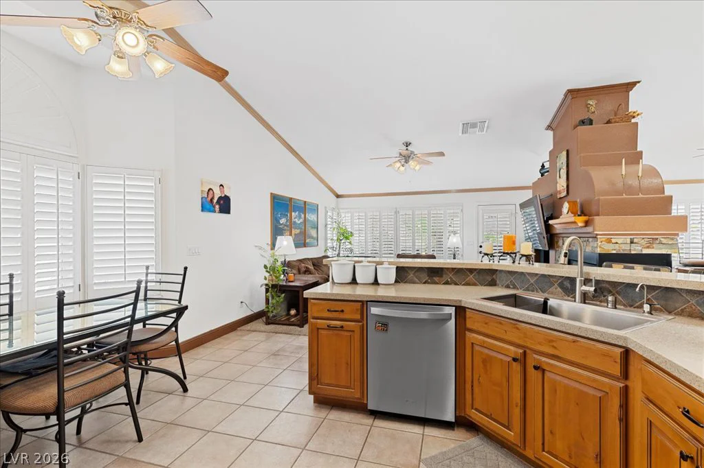 1494 Carriagedale, Las Vegas, NV 89110
