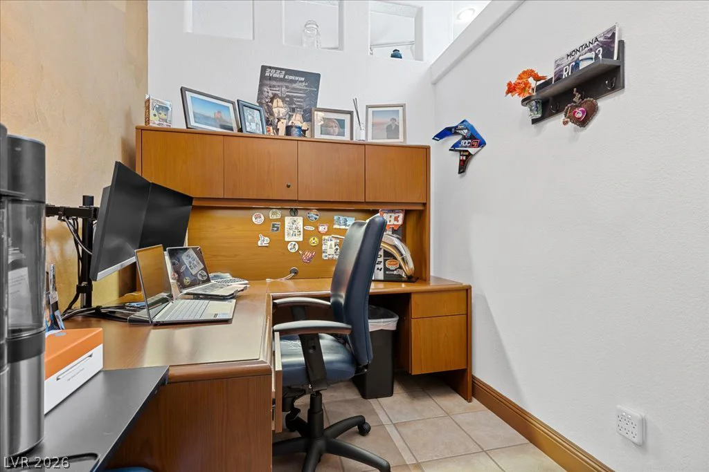 1494 Carriagedale, Las Vegas, NV 89110