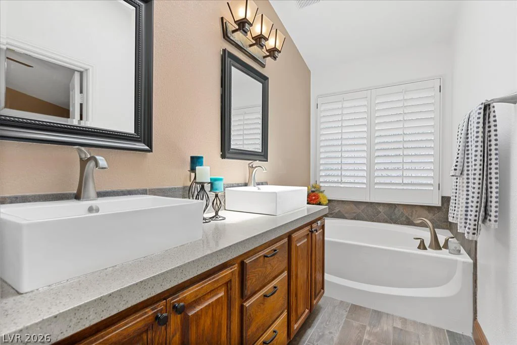 1494 Carriagedale, Las Vegas, NV 89110