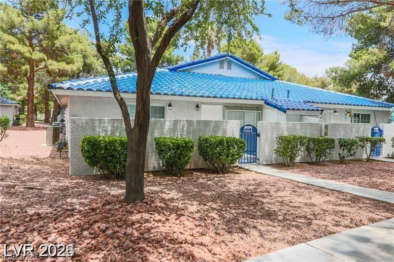 2117 Chertsey, Las Vegas, NV 89108