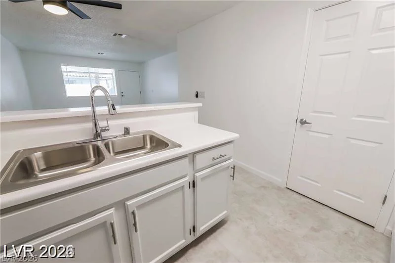2117 Chertsey, Las Vegas, NV 89108