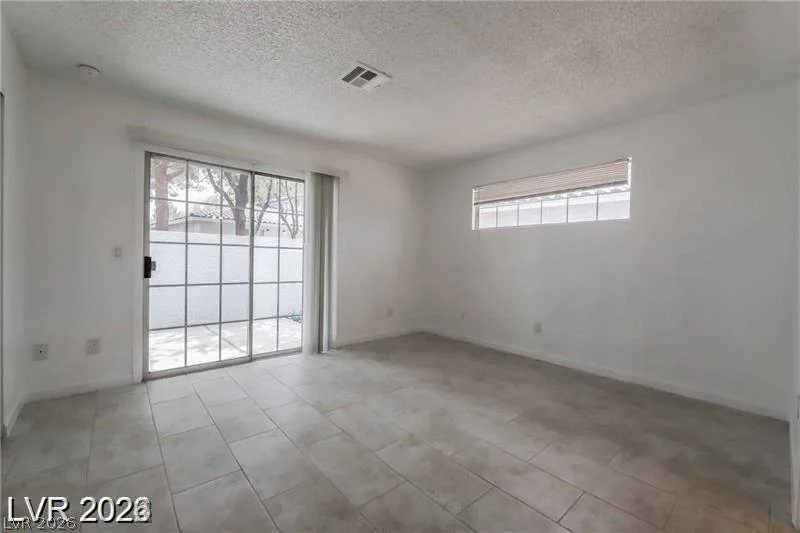 2117 Chertsey, Las Vegas, NV 89108
