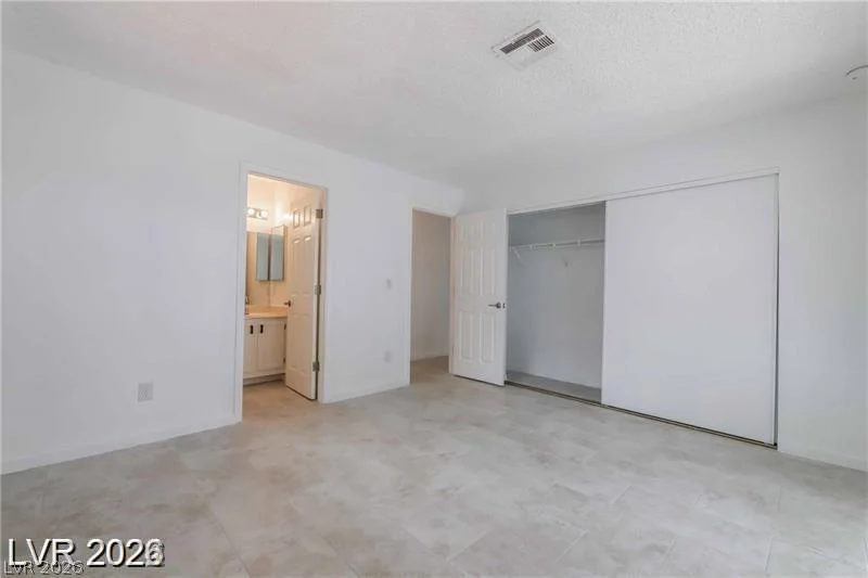 2117 Chertsey, Las Vegas, NV 89108
