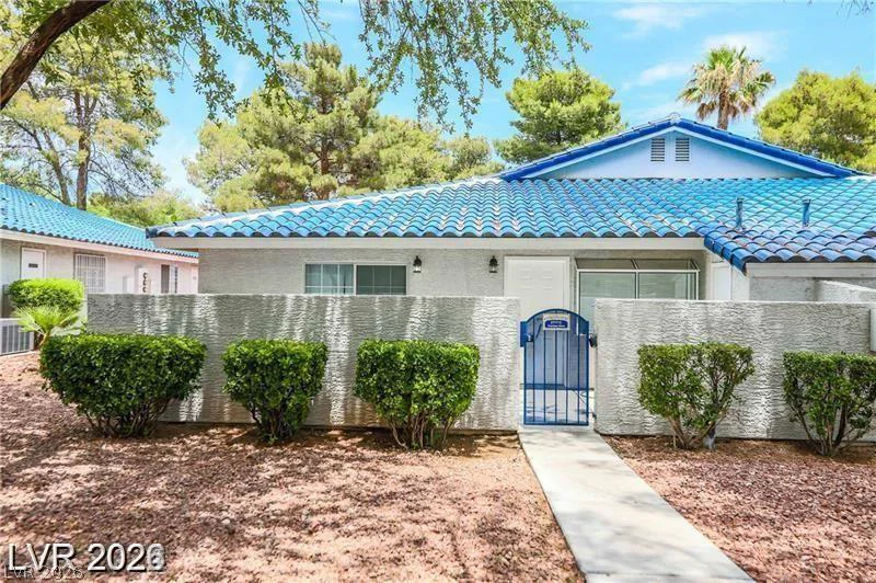 2117 Chertsey, Las Vegas, NV 89108