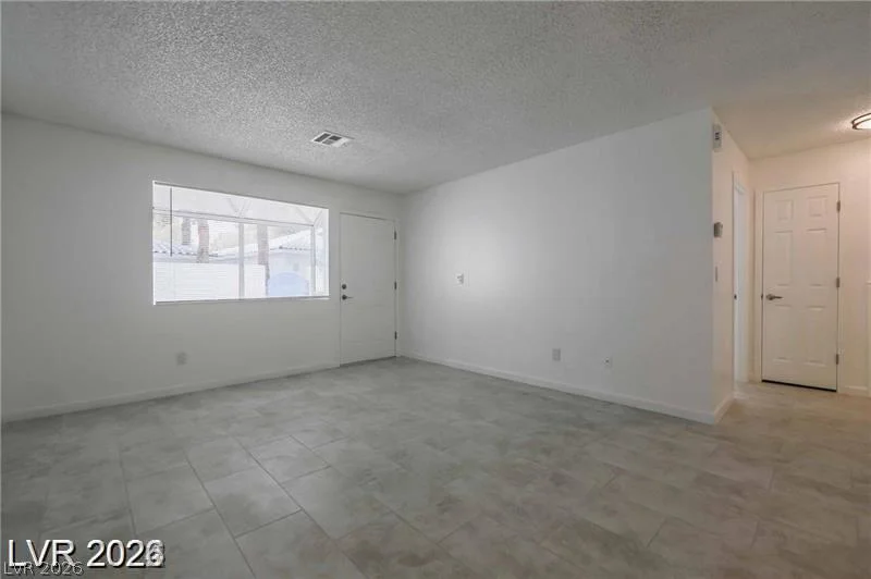 2117 Chertsey, Las Vegas, NV 89108