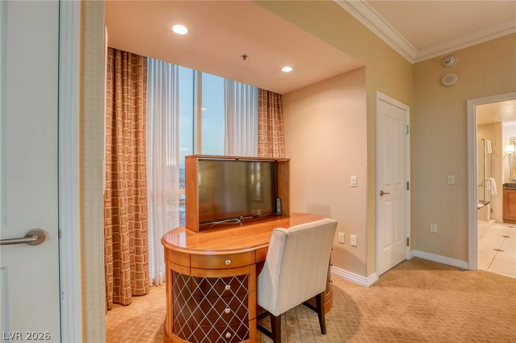 135 Harmon, Las Vegas, NV 89109