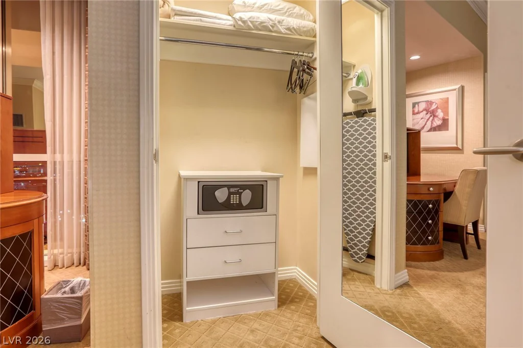 135 Harmon, Las Vegas, NV 89109