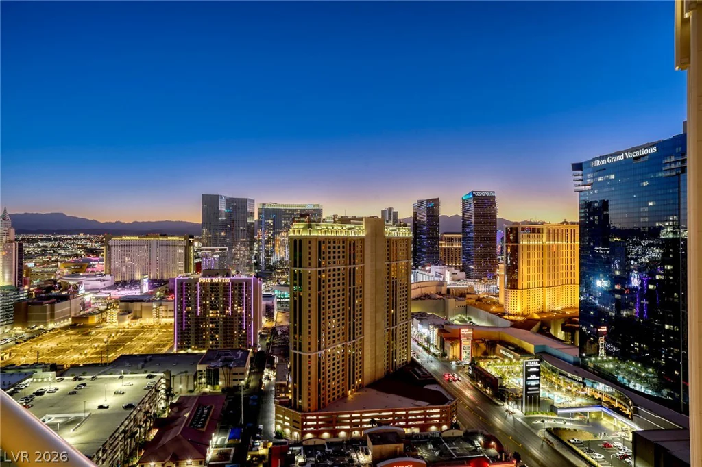 135 Harmon, Las Vegas, NV 89109