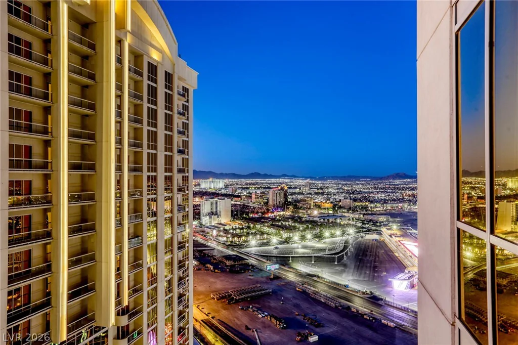 135 Harmon, Las Vegas, NV 89109