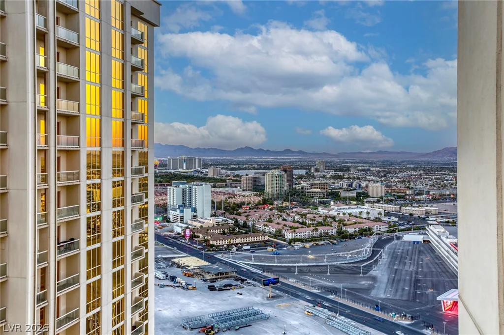 135 Harmon, Las Vegas, NV 89109