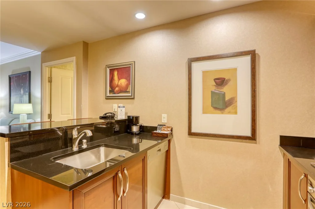 135 Harmon, Las Vegas, NV 89109