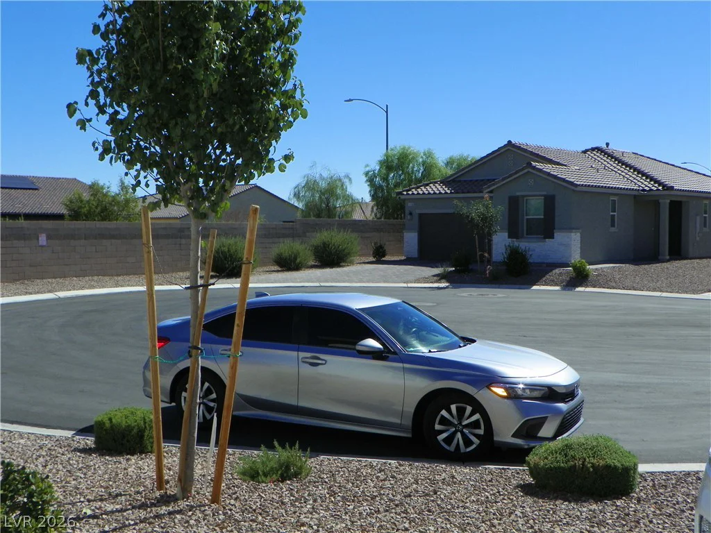 10117 Cliff Barrel, Las Vegas, NV 89141