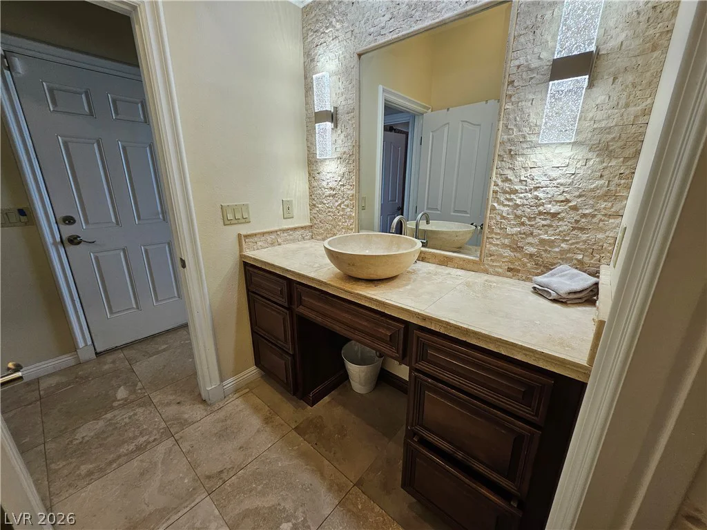 209 Irvin, Las Vegas, NV 89183