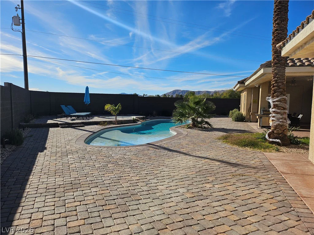 209 Irvin, Las Vegas, NV 89183