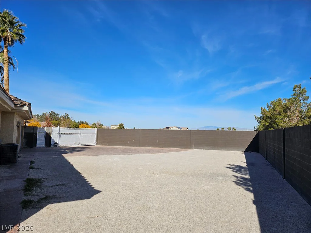 209 Irvin, Las Vegas, NV 89183