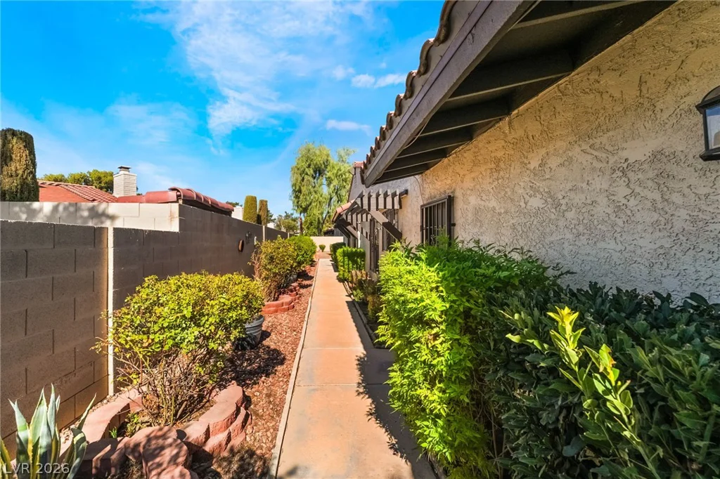 4211 Flamingo Crest, Las Vegas, NV 89121