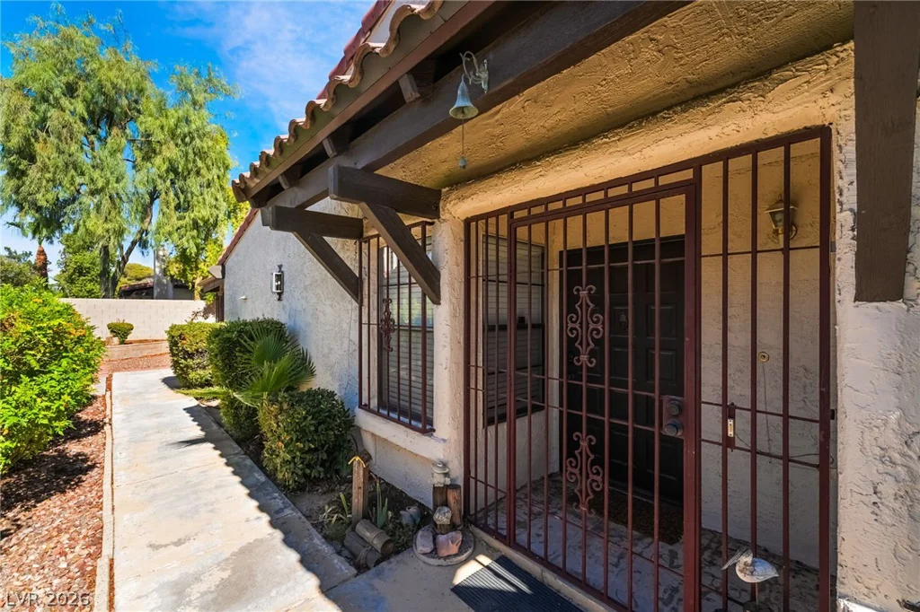 4211 Flamingo Crest, Las Vegas, NV 89121