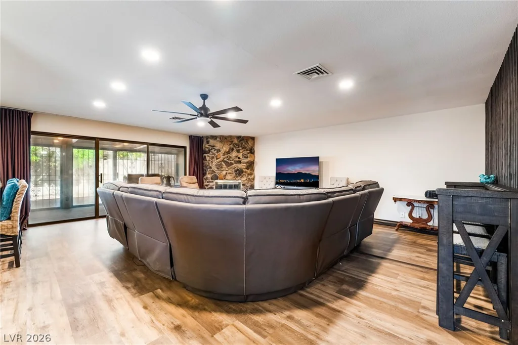 4211 Flamingo Crest, Las Vegas, NV 89121
