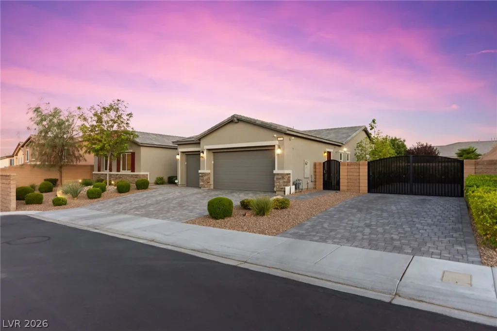 9911 Colsen Michael, Las Vegas, NV 89149