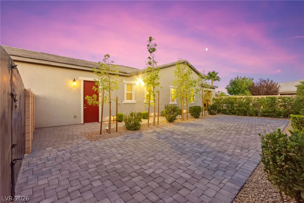 9911 Colsen Michael, Las Vegas, NV 89149