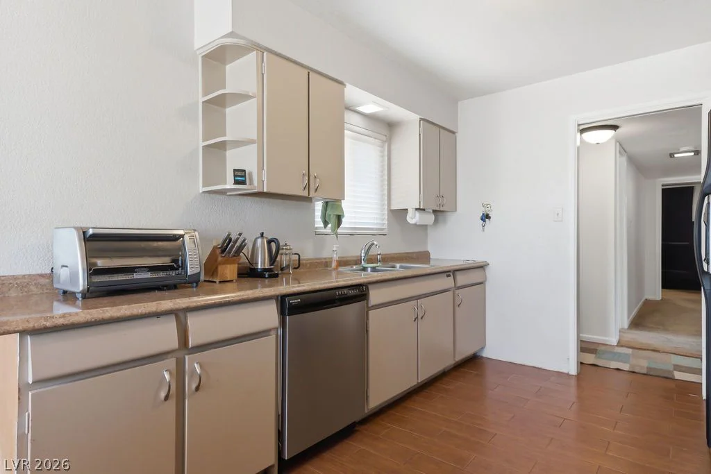 551 Oakey, Las Vegas, NV 89104