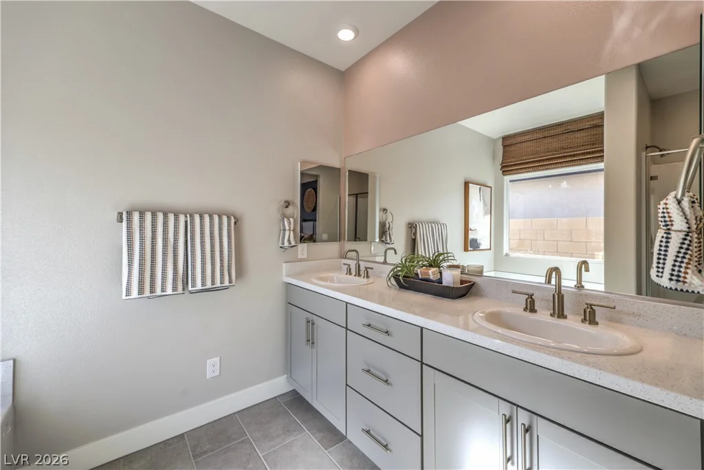 1000 Gentle Swan, Henderson, NV 89011