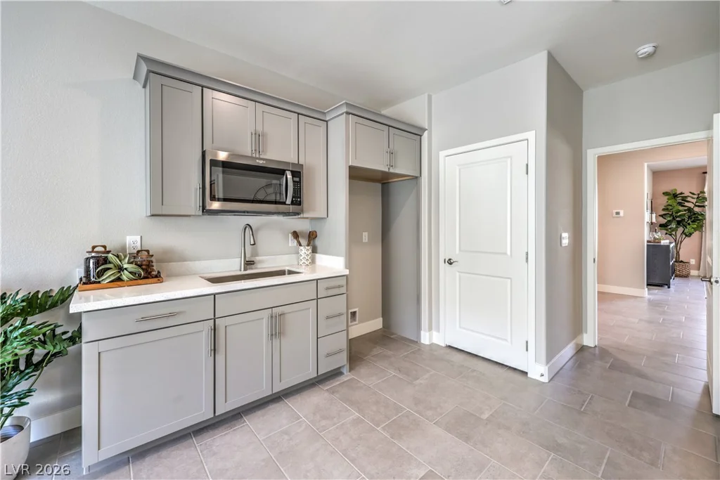 1000 Gentle Swan, Henderson, NV 89011