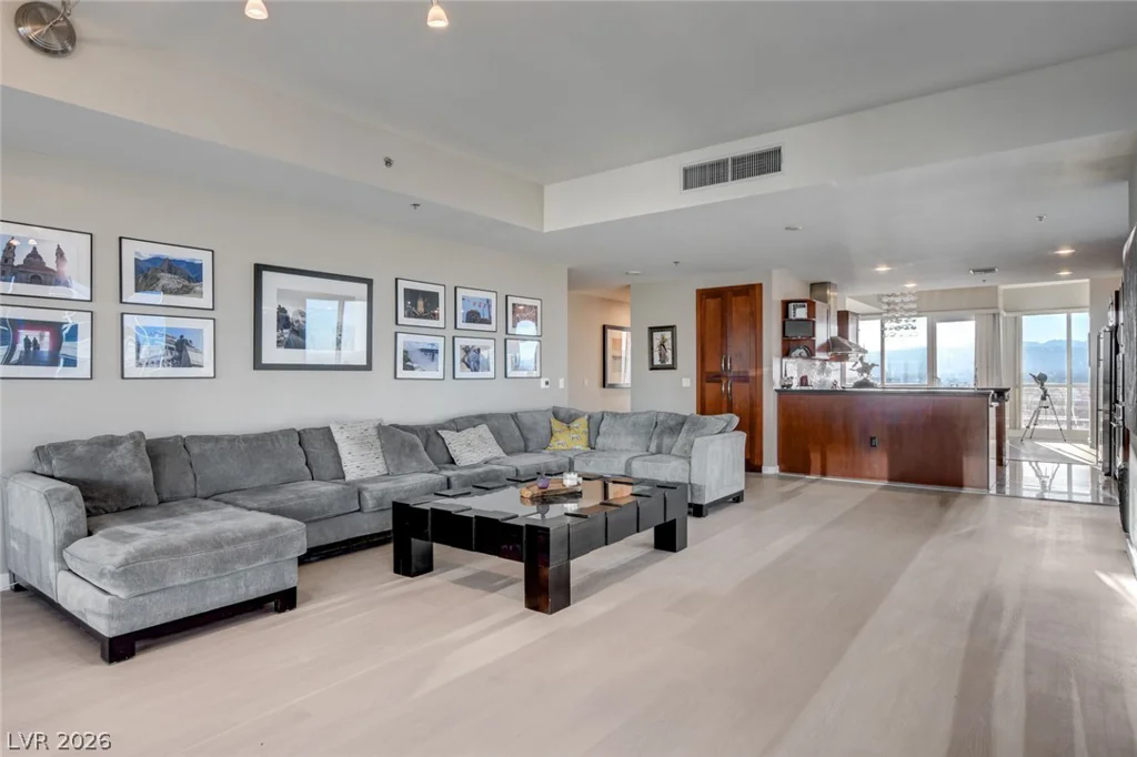 4575 Dean Martin, Las Vegas, NV 89103