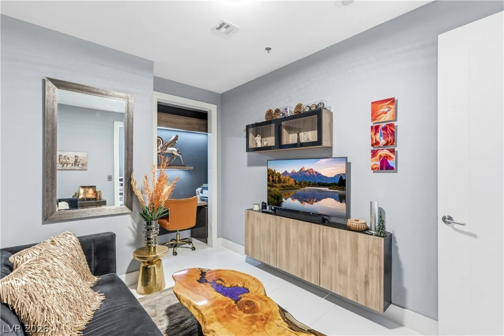 4575 Dean Martin, Las Vegas, NV 89103
