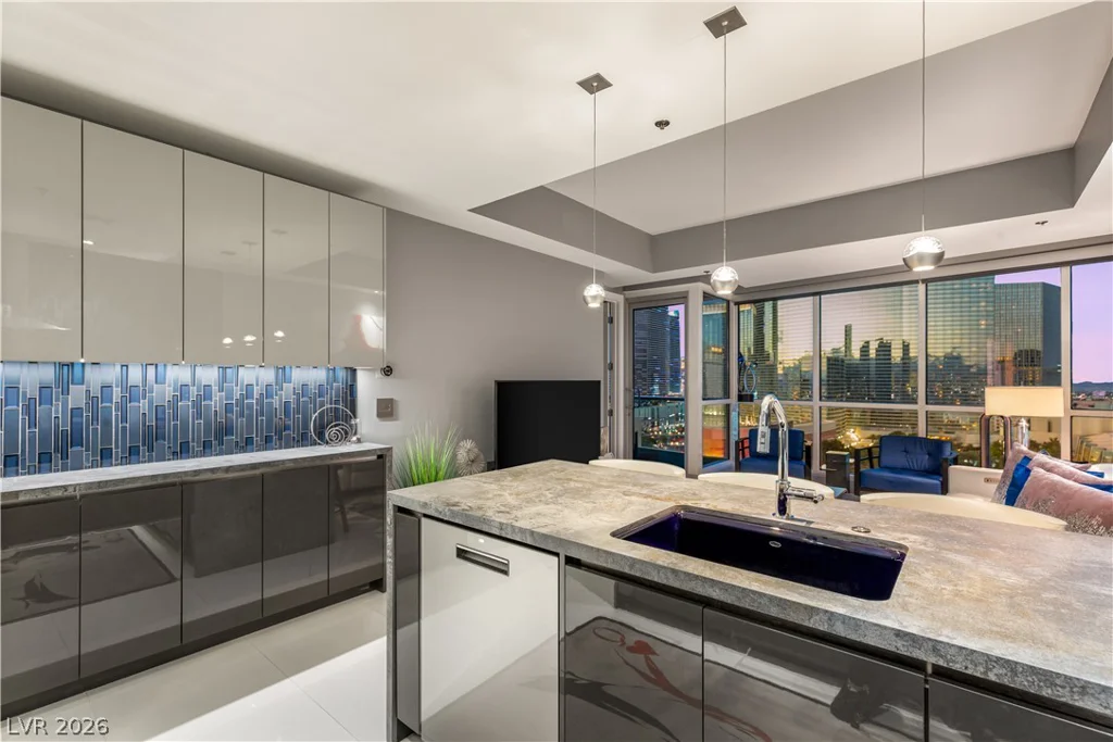 4575 Dean Martin, Las Vegas, NV 89103