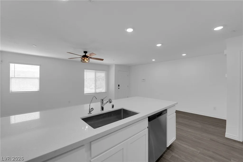 6198 Foxes Dale, Las Vegas, NV 89166