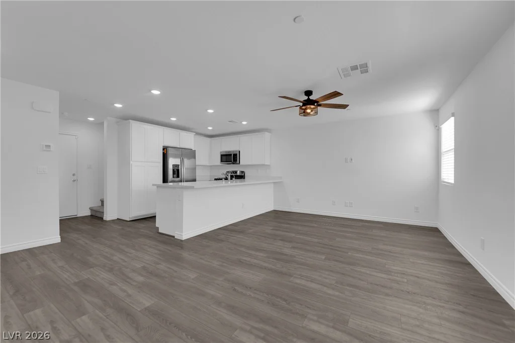 6198 Foxes Dale, Las Vegas, NV 89166