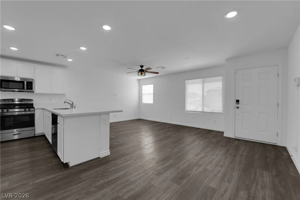 6198 Foxes Dale, Las Vegas, NV 89166
