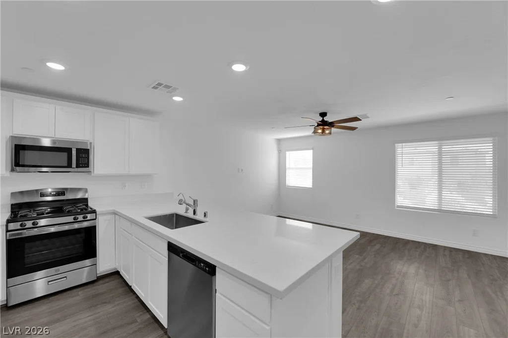 6198 Foxes Dale, Las Vegas, NV 89166