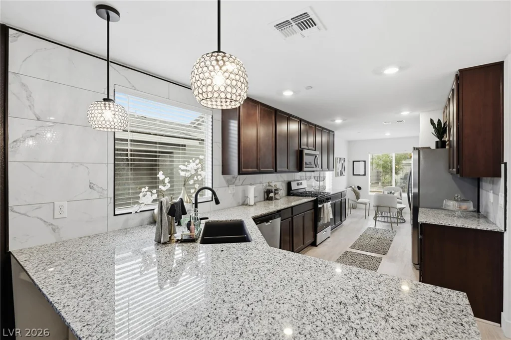 10210 Chockstone, Las Vegas, NV 89166