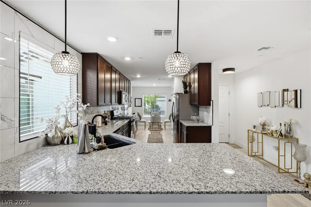 10210 Chockstone, Las Vegas, NV 89166