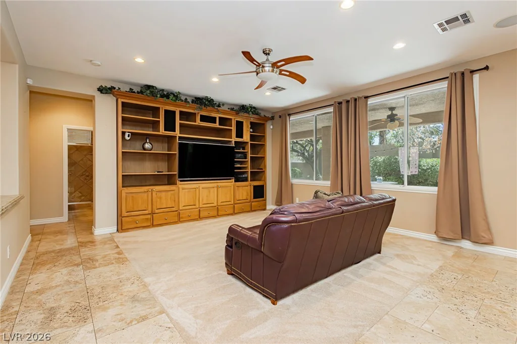 7427 Tomahawk Bend, Las Vegas, NV 89113