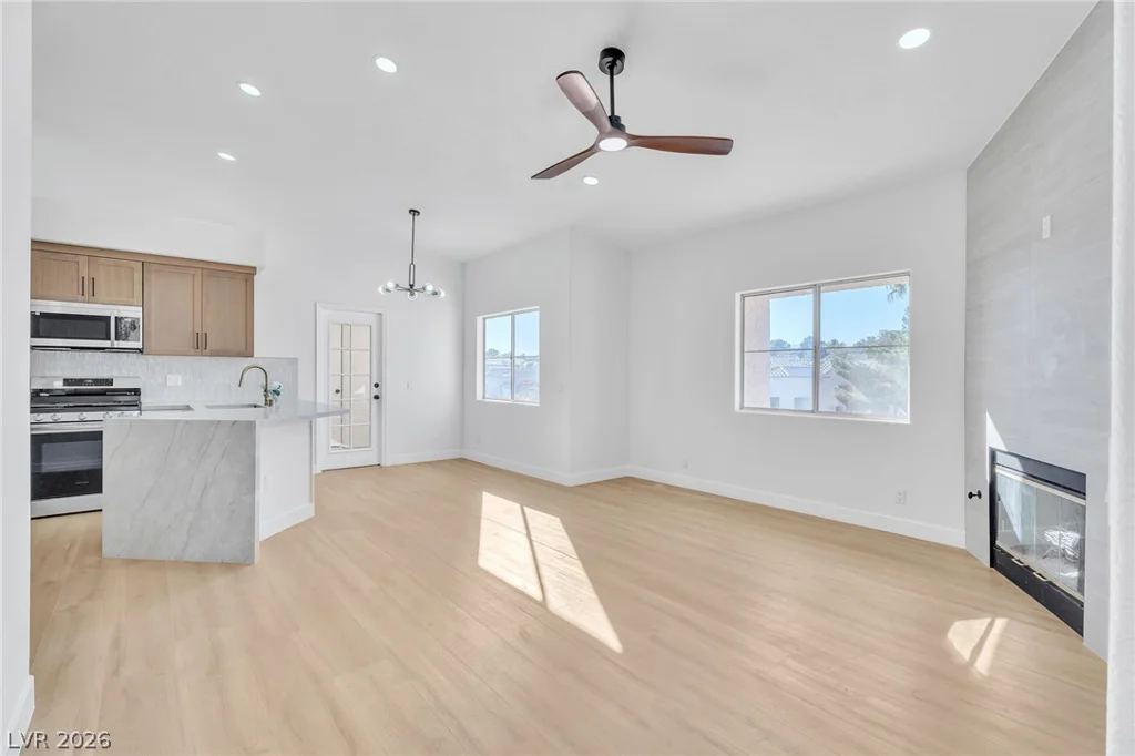 5225 Reno, Las Vegas, NV 89118
