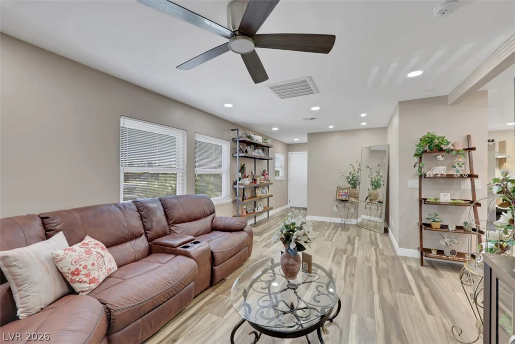 2715 Hacienda, Las Vegas, NV 89120
