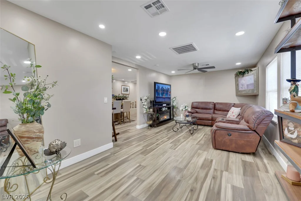 2715 Hacienda, Las Vegas, NV 89120