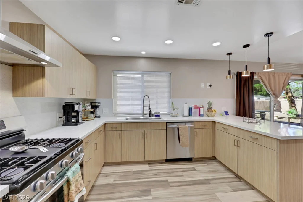 2715 Hacienda, Las Vegas, NV 89120
