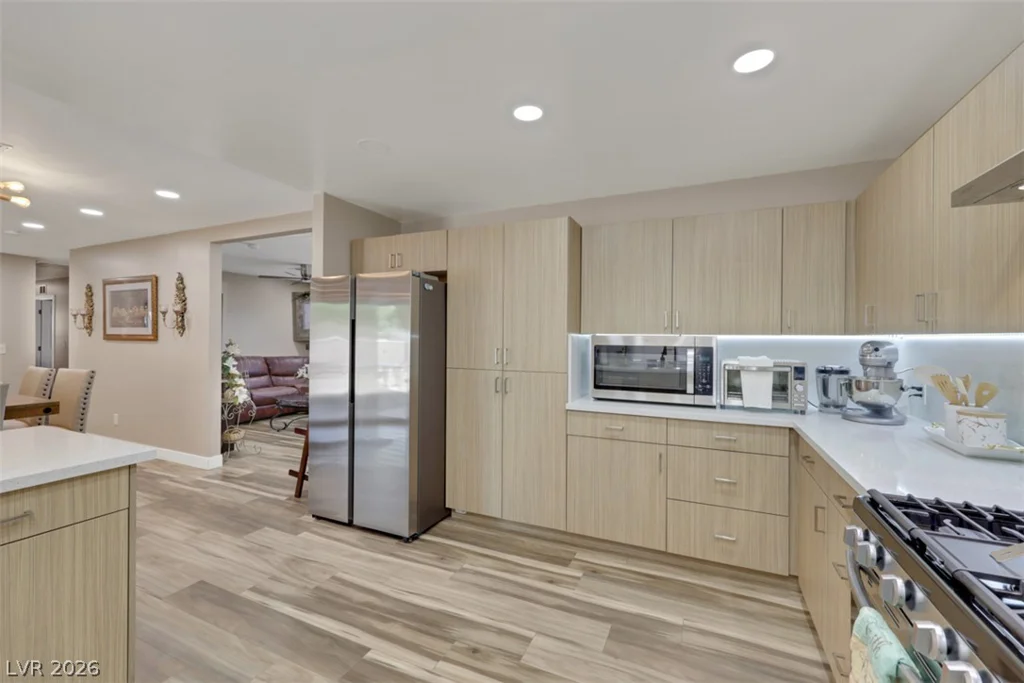 2715 Hacienda, Las Vegas, NV 89120