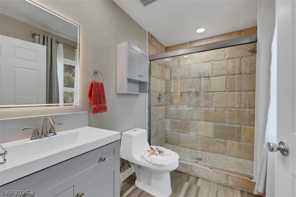 2715 Hacienda, Las Vegas, NV 89120