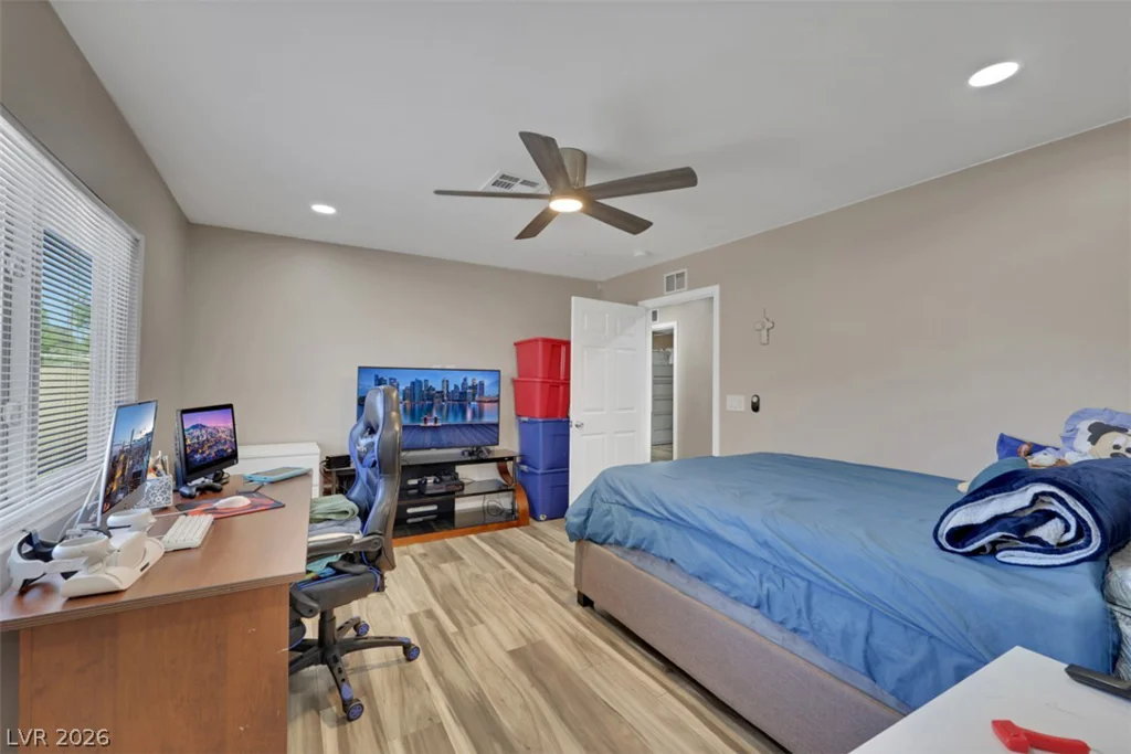 2715 Hacienda, Las Vegas, NV 89120