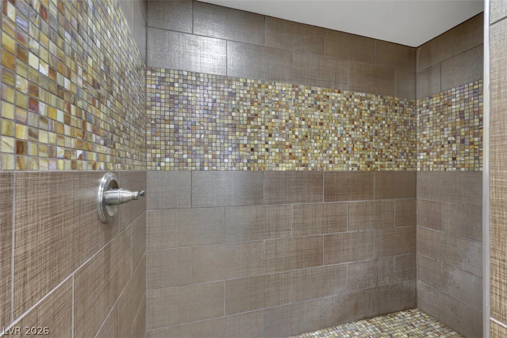 2715 Hacienda, Las Vegas, NV 89120